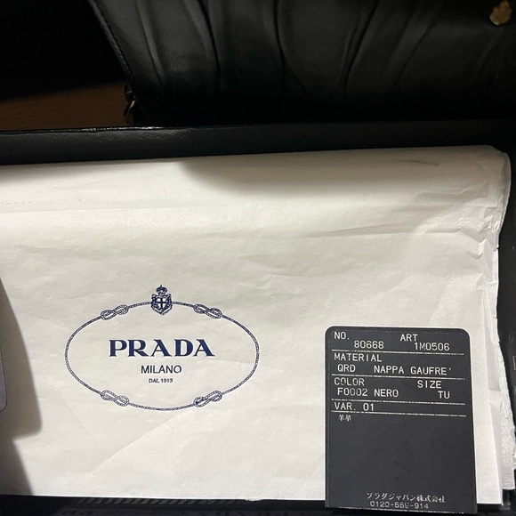 PRADA Milano PRADA Nappa Gaufre Black Leather Nero Zip Around Long Wallet - Picture 3 of 15